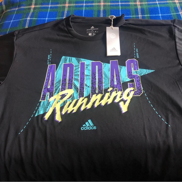 𝅺Adidas running shirt with retro design - Picture 4 of 6